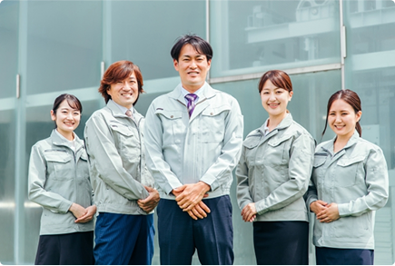 市場スタッフの集合写真